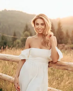 Valentina, 28