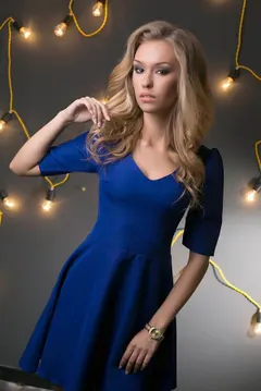 Elena, 28