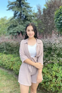 Yuliia, 21