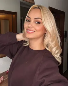 Nadiia, 48