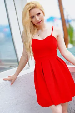 Nina, 35