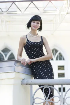 Elena, 44
