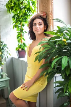 Anna, 37