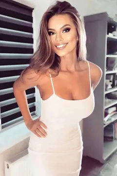 Anna, 33