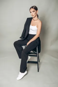 Angelina, 33