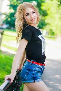 Nika, 32