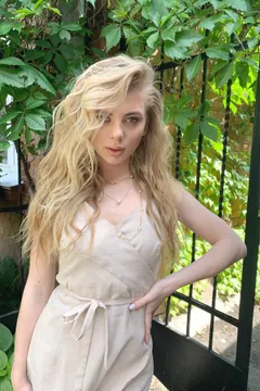 Mariia, 22