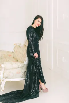 Elena, 32