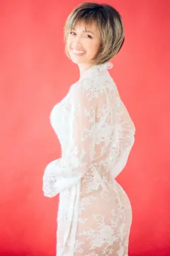 Alexandra, 51