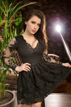 Julia, 27