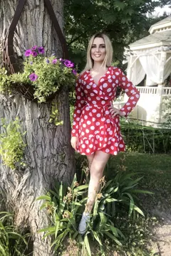 Elena, 43