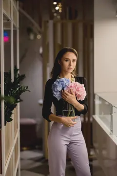 Anastasia, 29