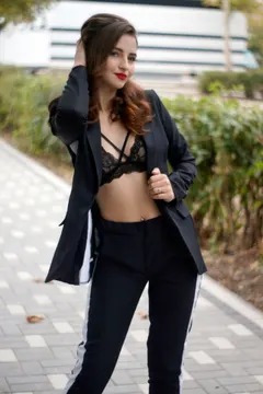 Angelica, 28