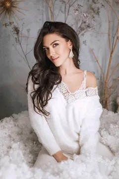 Yana, 37