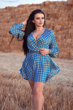 Yana, 32
