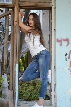 Daryna, 33