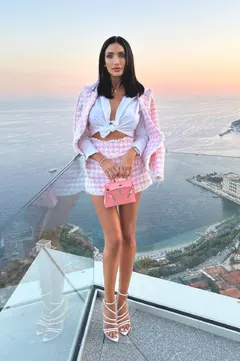 Alice, 31