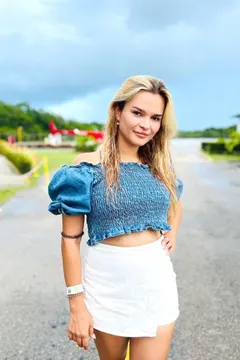 Alexandra, 34