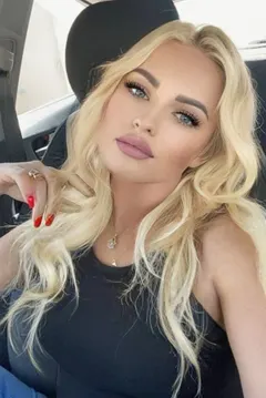 Yulia, 32