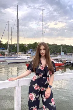 Kateryna, 25
