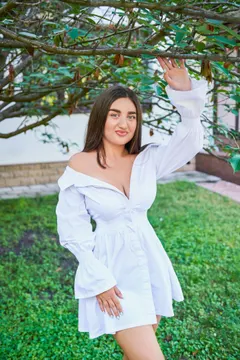 Julija, 28