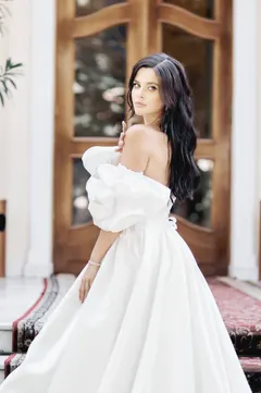 Yelyzaveta, 24