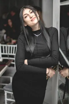 Angelina, 27