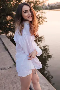 Julia, 29