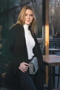 Erika, 26