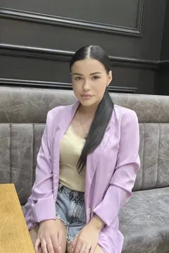 Stefania, 24
