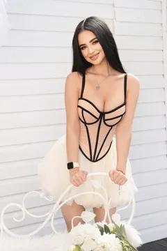 Aleksandra, 19