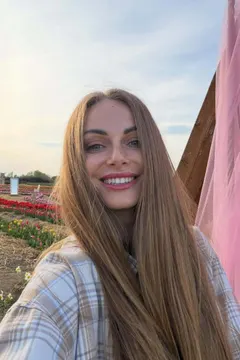 Tetiana, 38