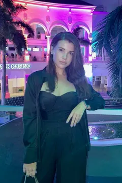 Yelyzaveta, 32
