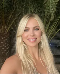 Julia, 49