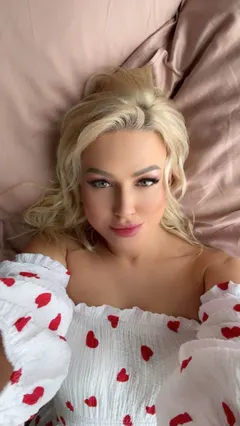 Julia, 35