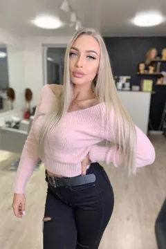 Angelina, 41