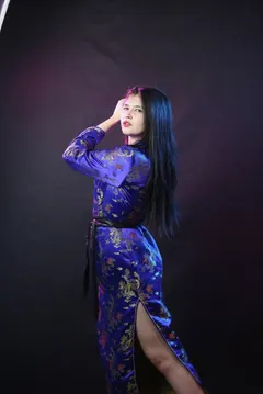 Diana, 27