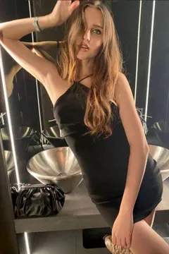 Julia, 27