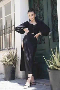 Marina, 25