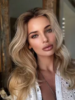 Elena, 37