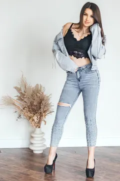 Elena, 33