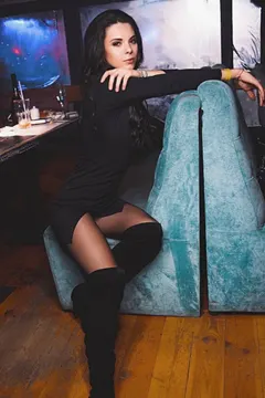Ekaterina, 32