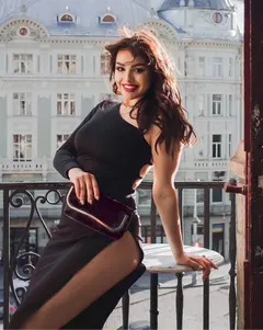Amina, 24
