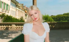 Maria, 22