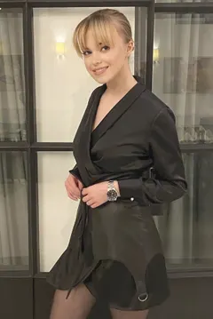 Anna, 28