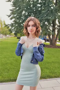 Julia, 23