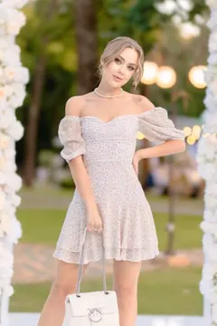 Alla, 28