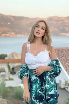Anastasia, 27