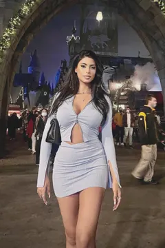 Pamela, 28