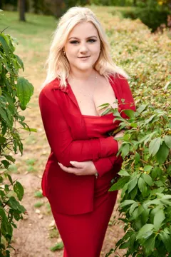 Lesya, 32